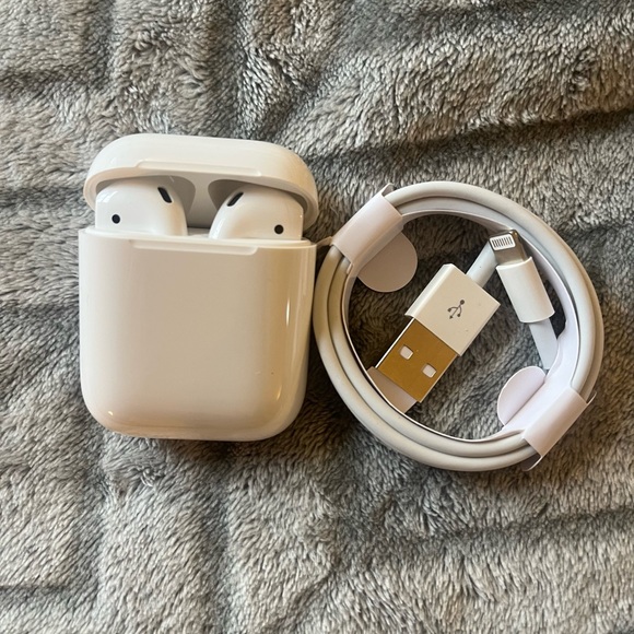 Apple AirPods 2 refurbished Charging Case and Cable receipt in photos